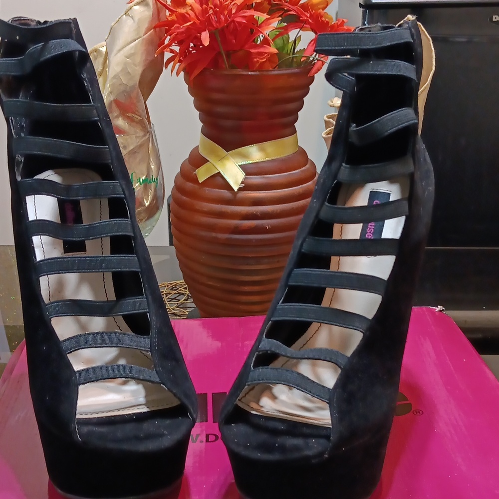Dollhouse Black Stiletto Heels with Strappy Design - Picture 3 of 4